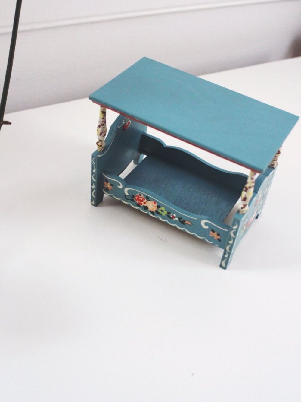 Vintage Dora Kuhn Miniature Canopy Bed Hand-Painted Dollhouse West Germany Folk - Picture 5 of 9